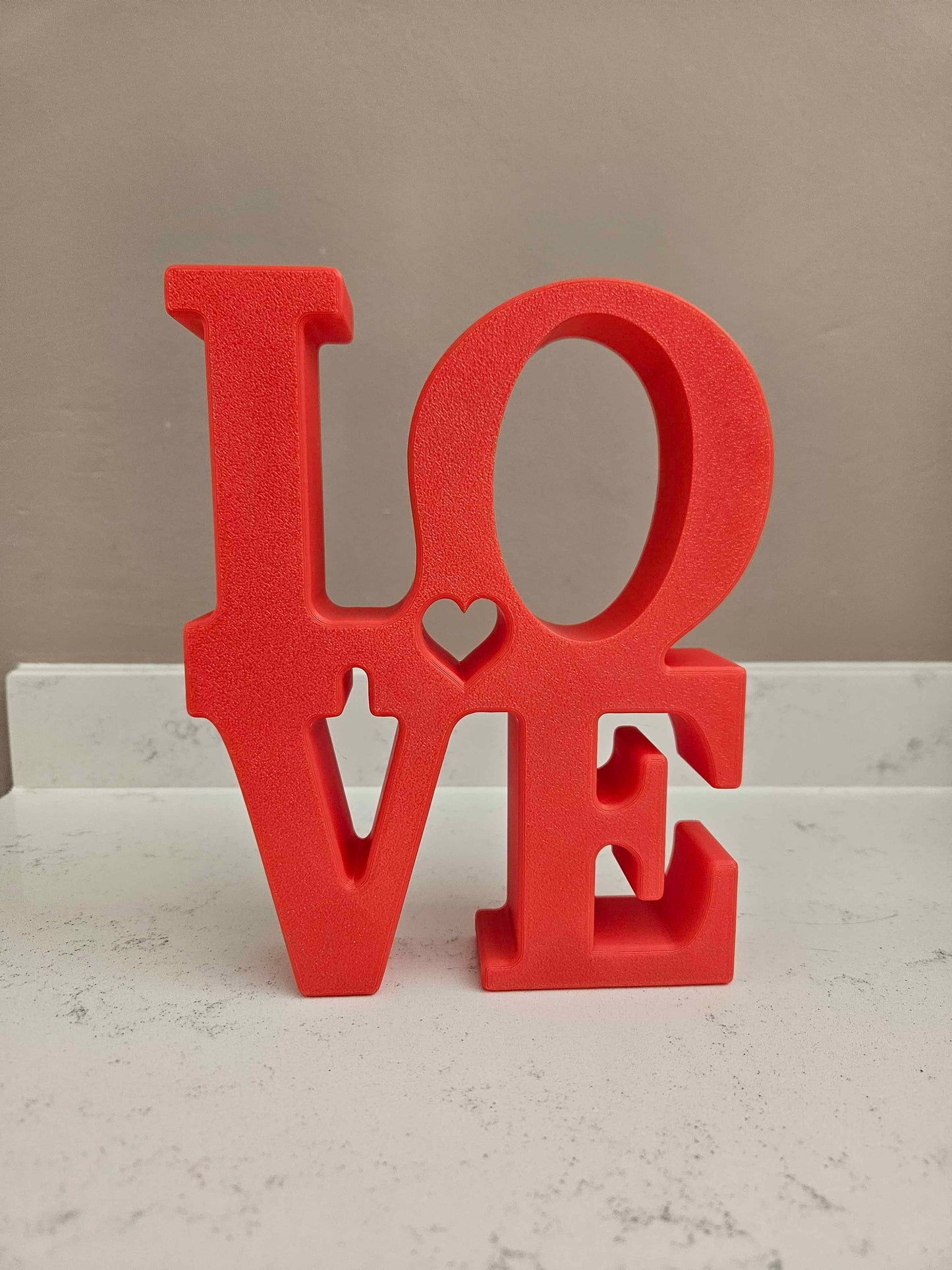 Sculpture LOVE Rouge – Décoration Pop Art – Idée Cadeau Mariage & Saint-Valentin